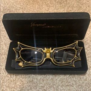 BRAND NEW! La Femme en Noir Vampira  Sunglasses
